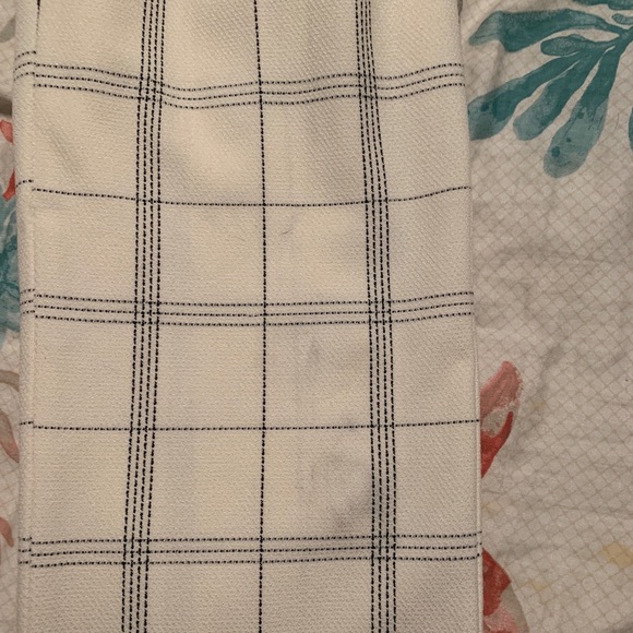 White plaid express pants size 4 - Picture 5 of 6